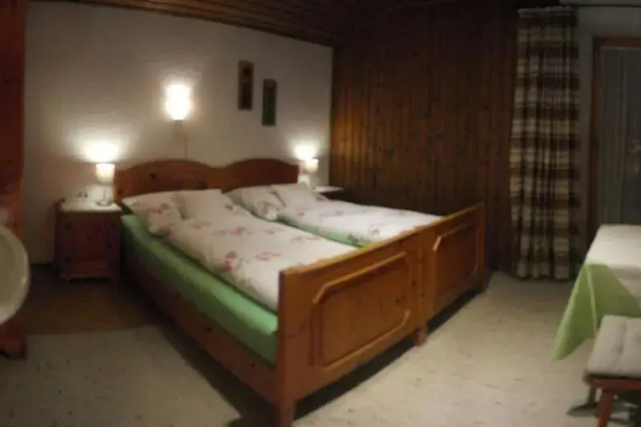 Room 3 of 10