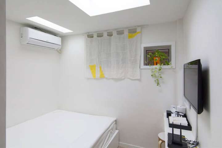 Room 6 of 60