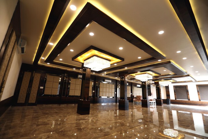 Ballroom/Hall 26 of 28