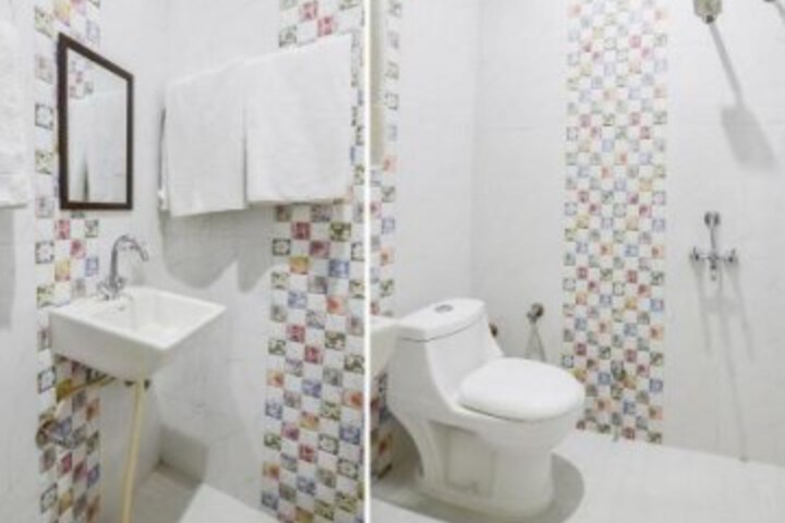 OYO 14850 Jhirna homes