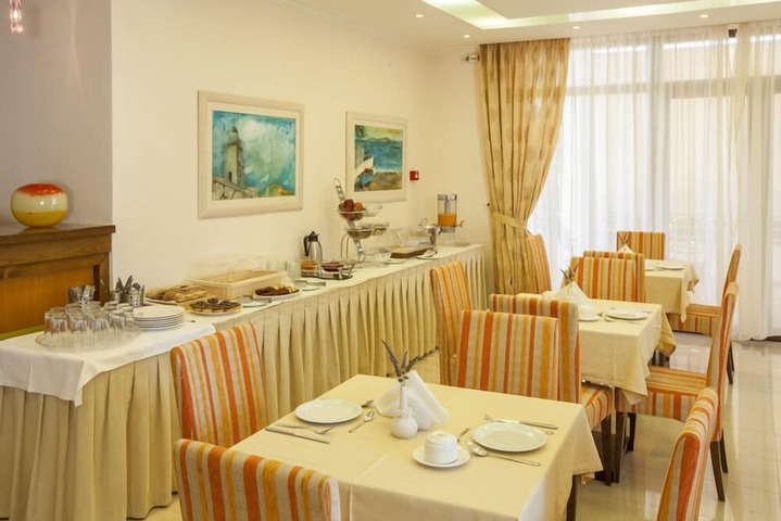 Dining Photos