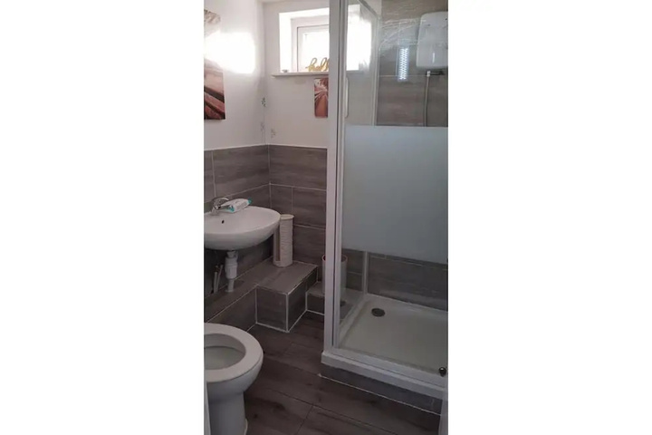 Room 7 of 13