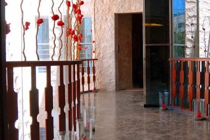 Ballroom/Hall 15 of 17