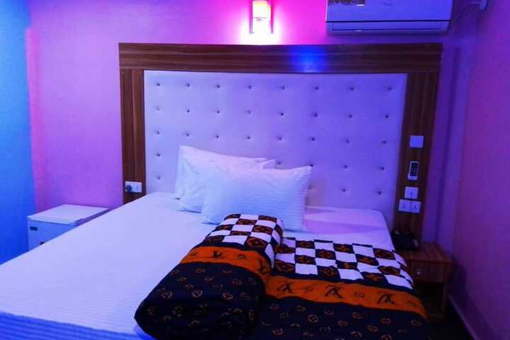 Room 5 of 23