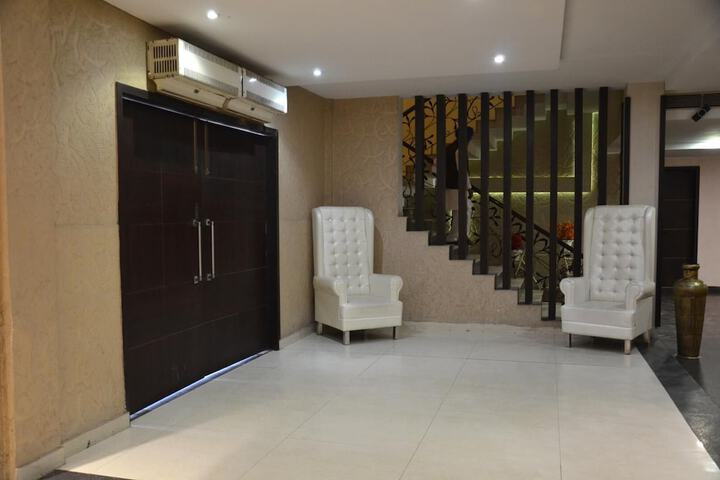 Hotel Interior 4 of 31