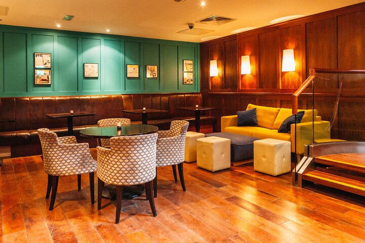 Lounge 58 of 68