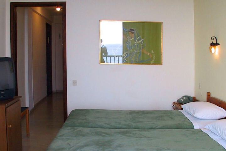 Room 6 of 59