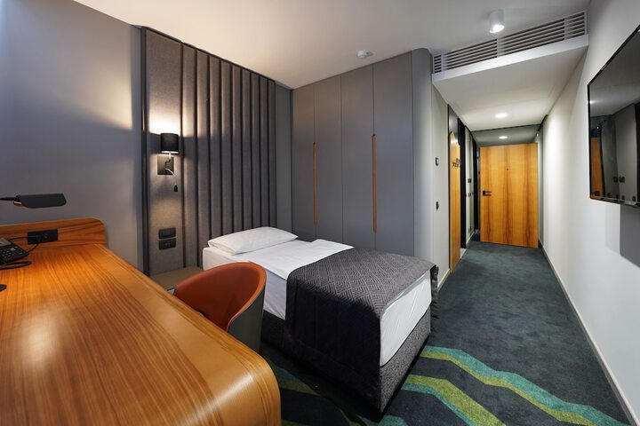 Room 17 of 78