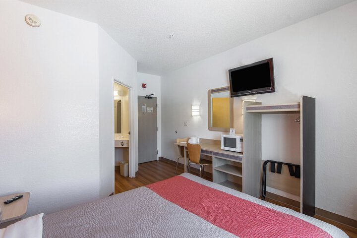 Room 6 of 34