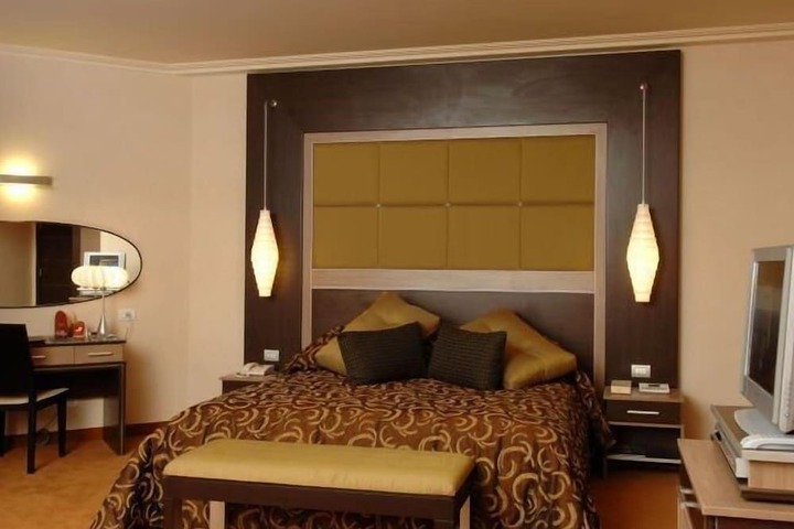 Room 26 of 96
