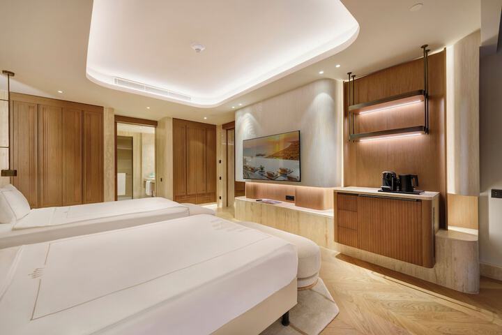 Room 12 of 108