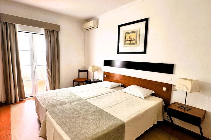Room 16 of 28