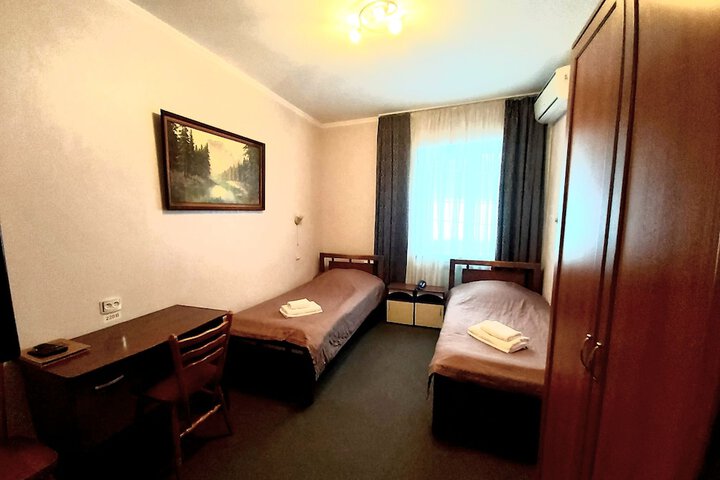 Room 9 of 34
