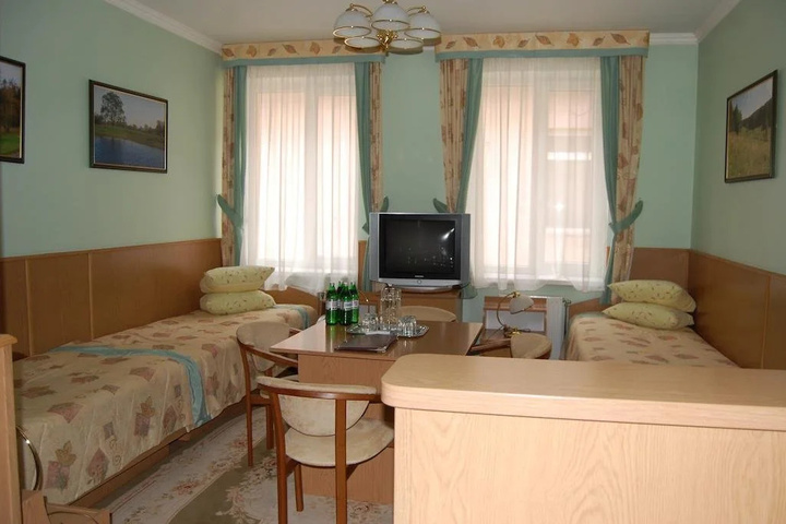 Room 2 of 8