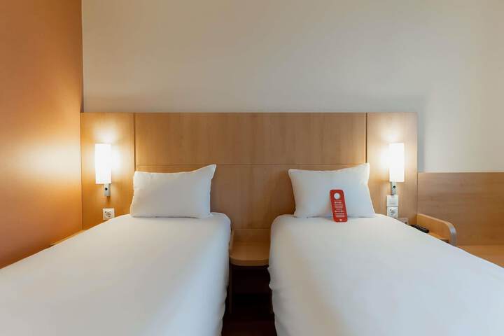 Room 28 of 67