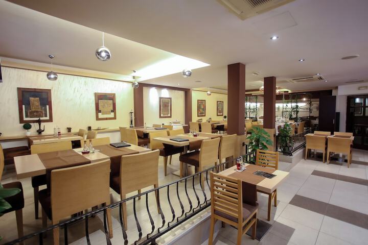 Dining 60 of 70