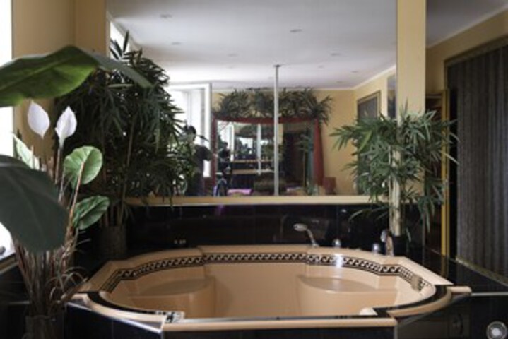 Hot Tub 23 of 26