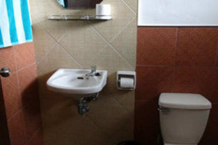 Room 5 of 63