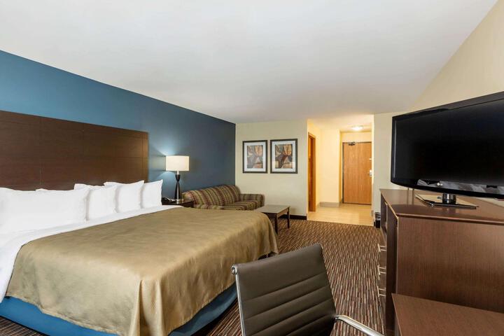 1 King Bed (12 of 13)