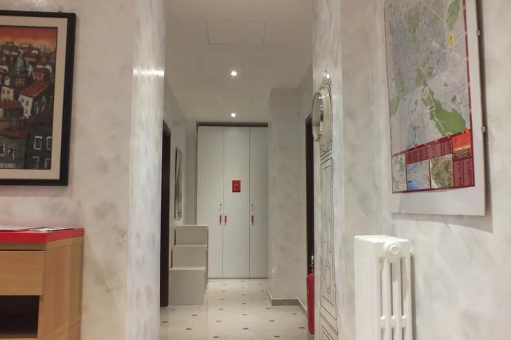 Room 6 of 11