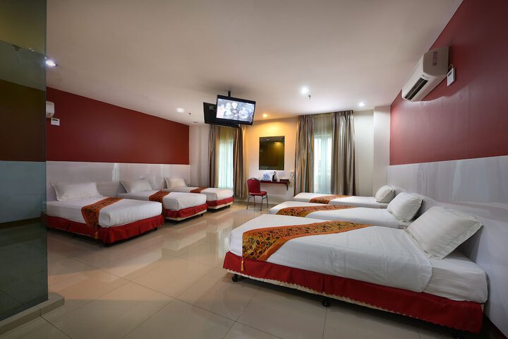 Room 9 of 32