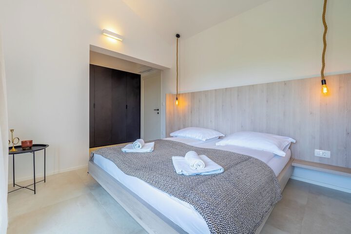 Room 3 of 34