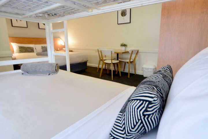 Room 16 of 39