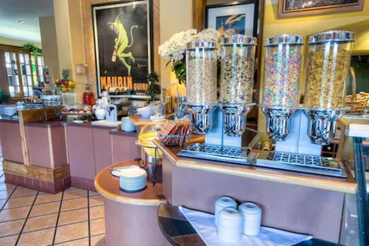 Breakfast/Coffee Service 14 of 27