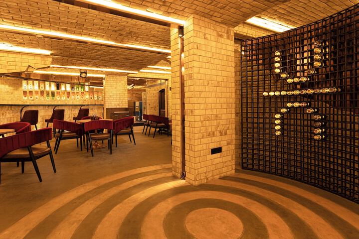 Lounge 53 of 74
