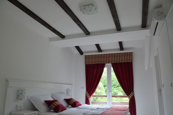 Room 8 of 14