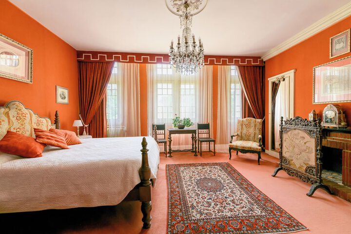 Room 6 of 52