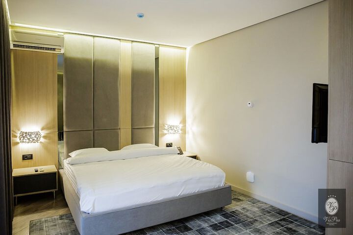 Room 5 of 40