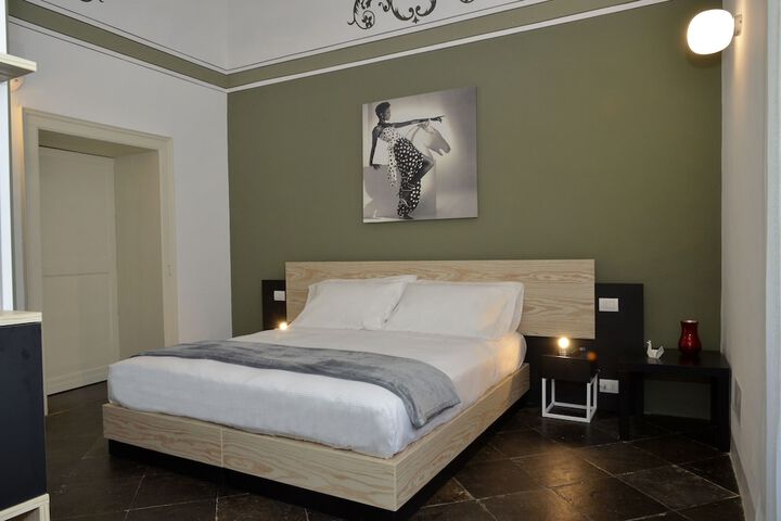 Room 2 of 63