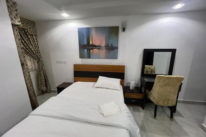 Room 3 of 44