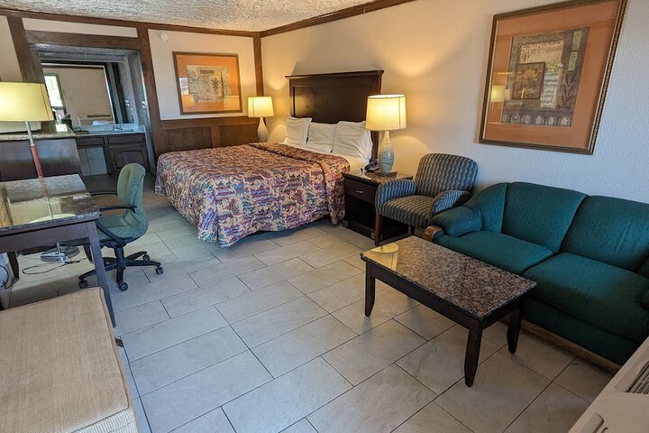 Room 10 of 24