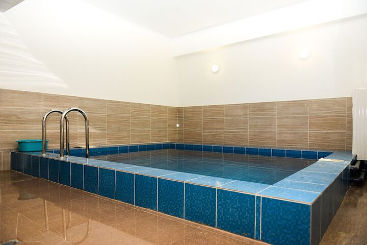 Pool 20 of 30
