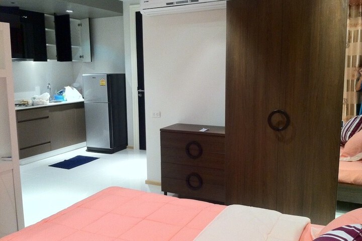 Room 4 of 25