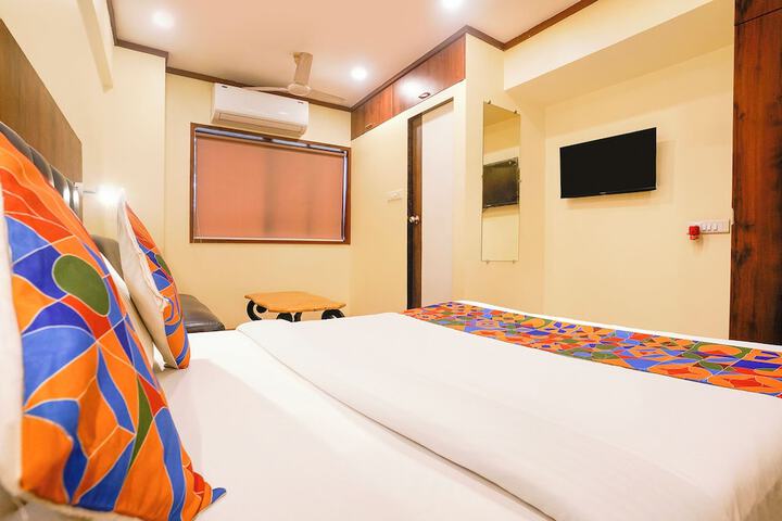 Room 13 of 40