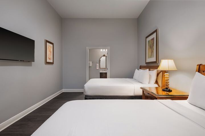 Room 12 of 28