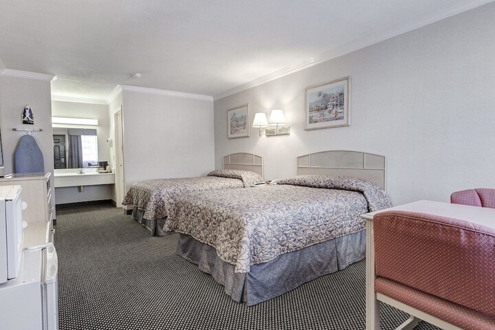 Room 20 of 28