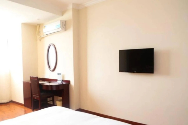 Room 2 of 10