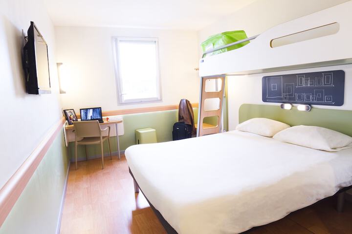 Room 6 of 39