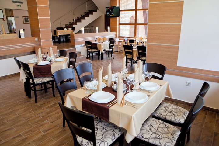 Dining 11 of 24