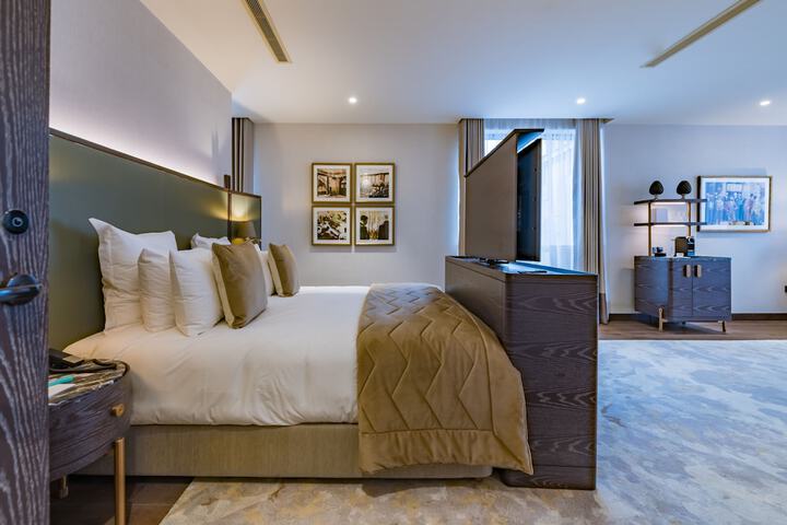 Room 7 of 121
