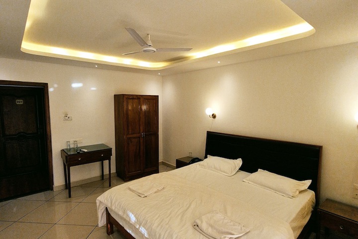 Room 43 of 169