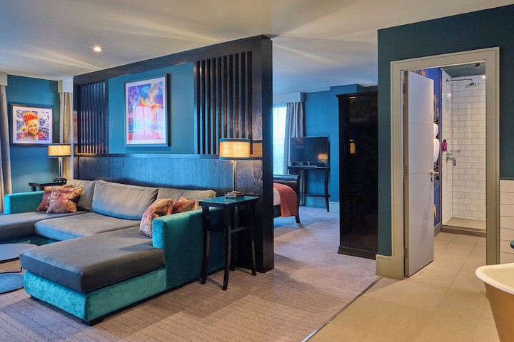 Room 16 of 100