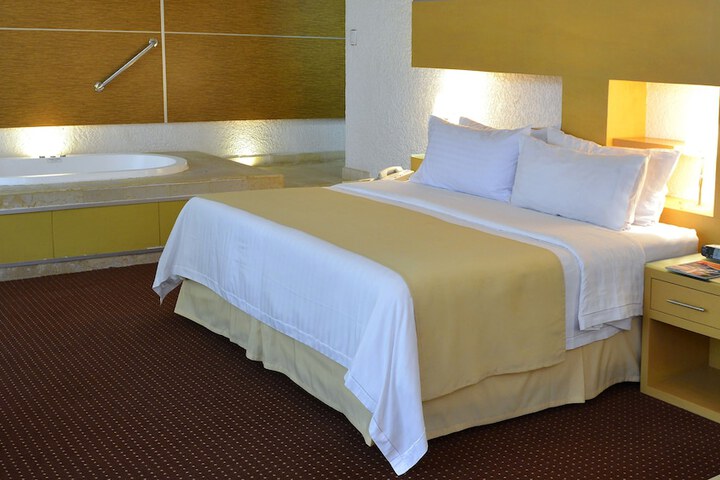 Room 6 of 76