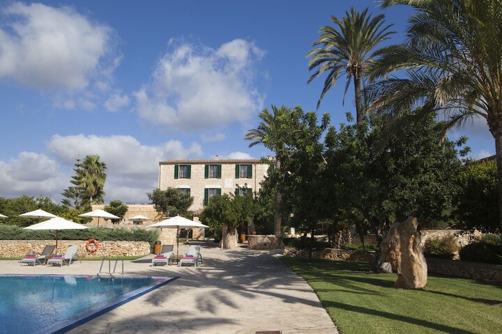 Pools & Facilities