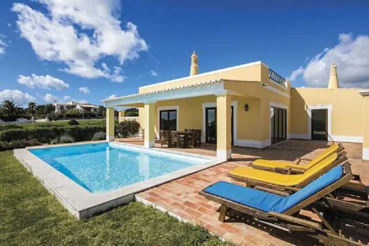 Hotel with Pool
