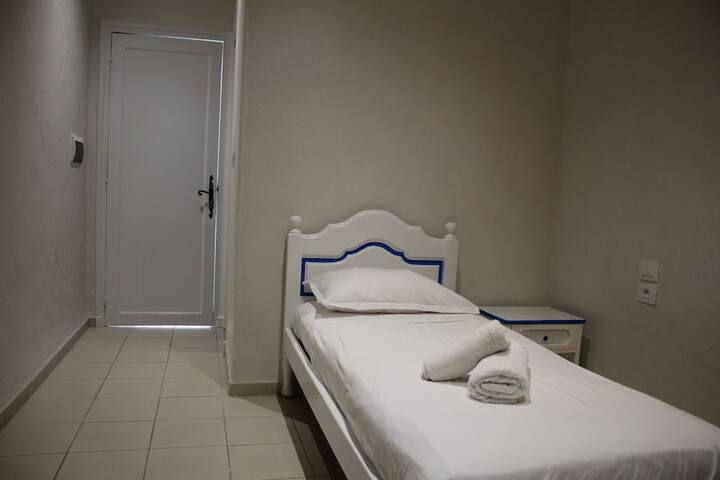 Room 26 of 153